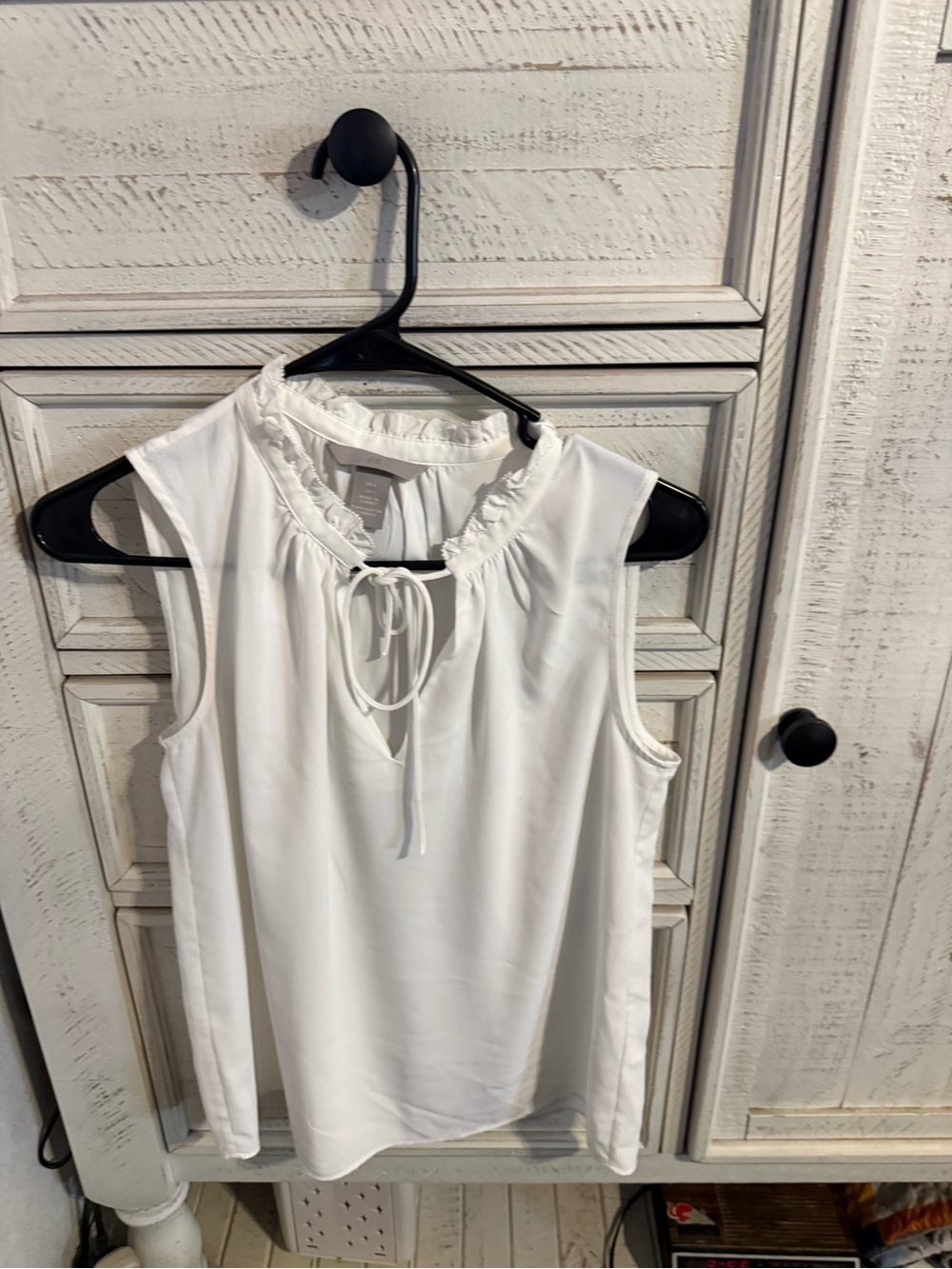 H&M White Sleeveless Ruffle Neck Tie-Front Blouse